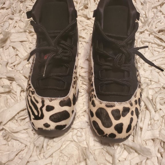 Womens Air Jordan 11 Retro - Picture 5 of 7